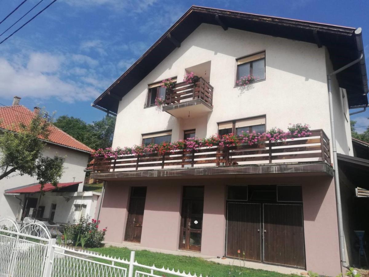 לינה וארוחת בוקר מוקרה גורה Apartman Draga מראה חיצוני תמונה