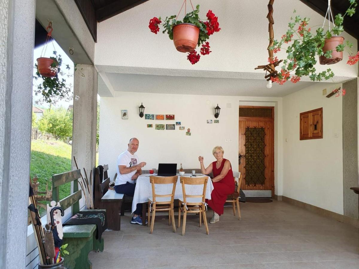 לינה וארוחת בוקר מוקרה גורה Apartman Draga מראה חיצוני תמונה