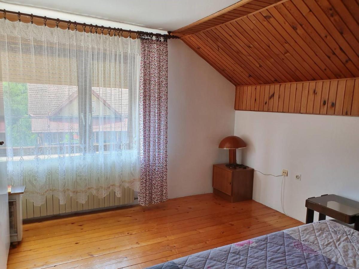 לינה וארוחת בוקר מוקרה גורה Apartman Draga מראה חיצוני תמונה